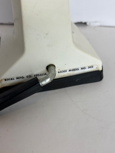 Vintage Rival Grinder Model 303 metal knobs white model made Sedalia Mo - Picture 2 of 3