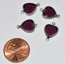 VINTAGE 4 FLAT PURPLE GLASS HEART PENDANT CONNECTOR BEADS •10mm • SILVERTONE 2 R