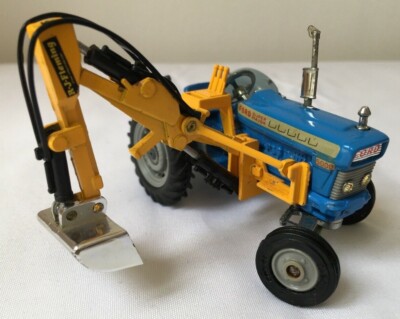 Corgi 74 Ford 5000 Super Major Tractor with Hydraulic Scoop Nr Mint Condition!