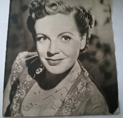 PHYLLIS CALVERT und LORI NELSON HANDSIGNIERTE GEDRUCKTE BILDER JE 1 SEITE.  
