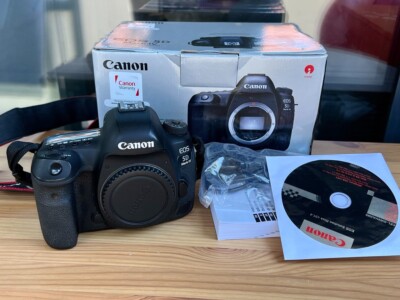 Цифрова камера Canon EOS 5D Mark IV 