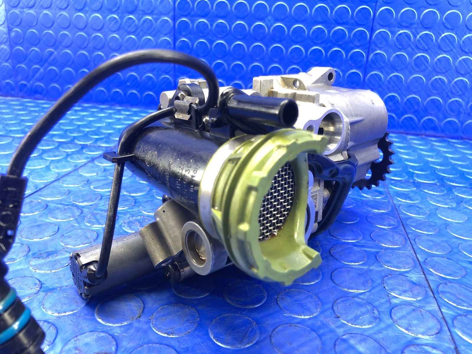 2017 2018 2019 2020 PORSCHE CAYMAN OEM 2.0 ENGINE OIL PUMP 