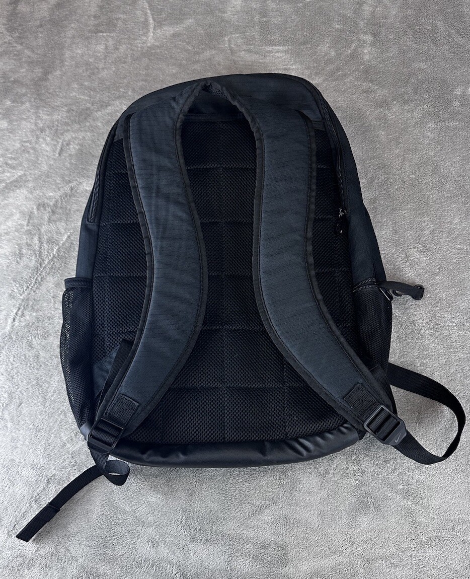Nike Backpack w/ Multiple Compartments School Lap… - image 2