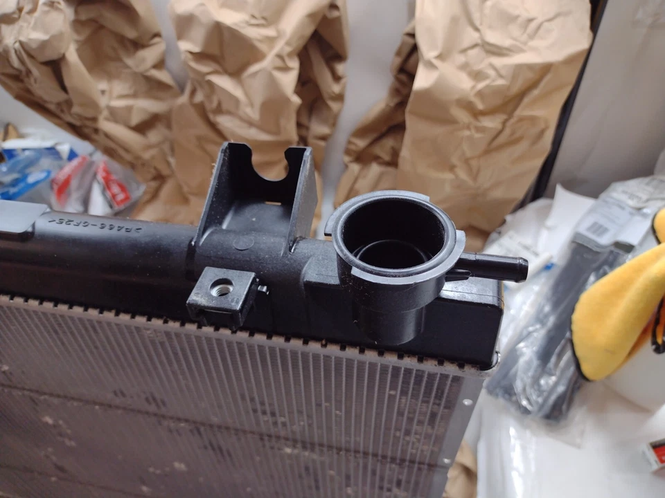 Radiador de refrigeración genuino OEM Mopar RAM Dakota 2005-2011 55056506AE Foto 4 de 4