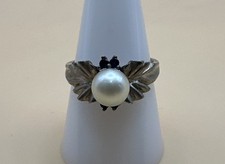 Vintage 925 Sterling Silver Pearl And Leaf Design Ring / Size 9.25