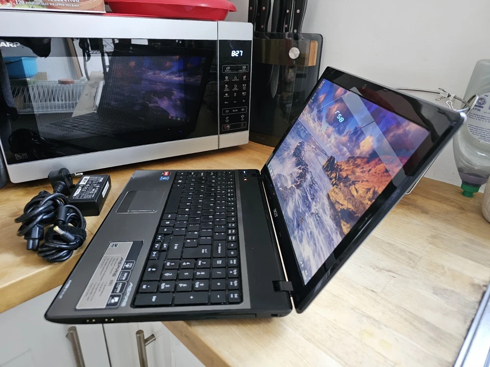 Acer Aspire 5551 AMD Athlon II 240GB SSD 8GB Ram Win 7 15.6" HDMI Webcam Laptop - Image 4 of 4