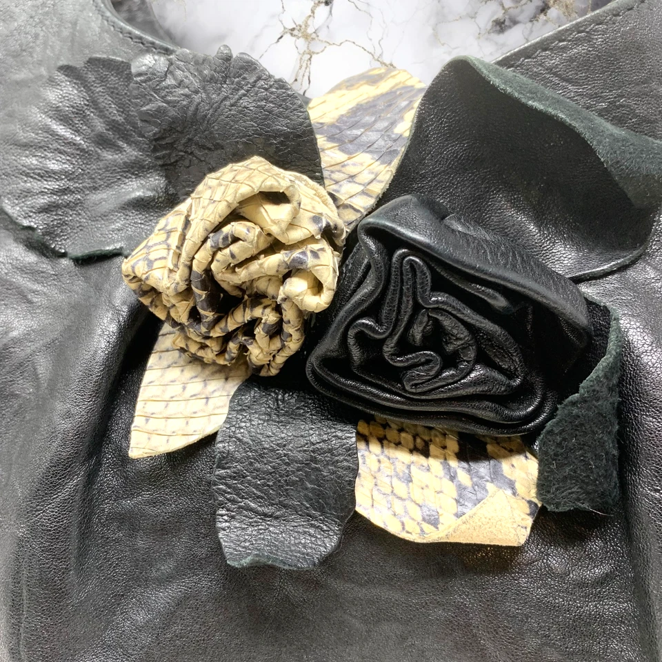 Bolsa tote de ombro vintage Y2K Paolo Masi couro de bezerro preto bolsa de couro flor - Imagem 3 de 4