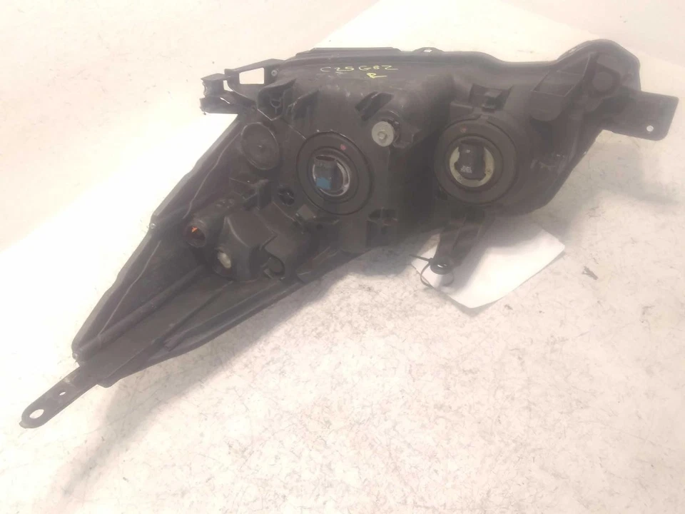 Used Right Headlight Assembly fits: 2015 Subaru Forester 2.5L chrome background Foto 2 de 4