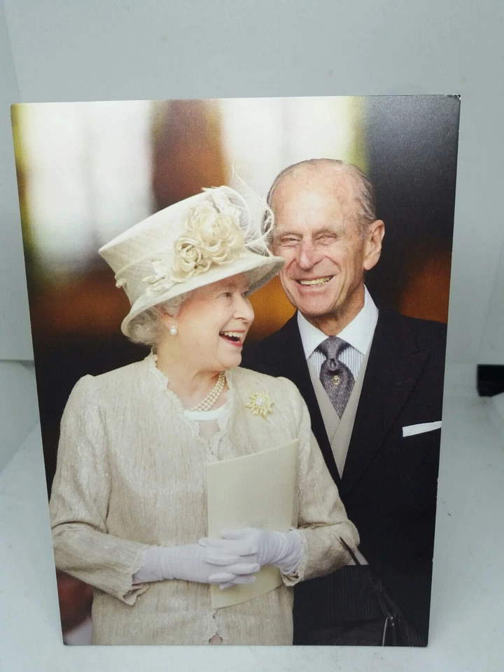 Set of 3x New Beautiful Vintage Postcards HM Queen Elizabeth II & Prince Phillip - Image 2 of 4