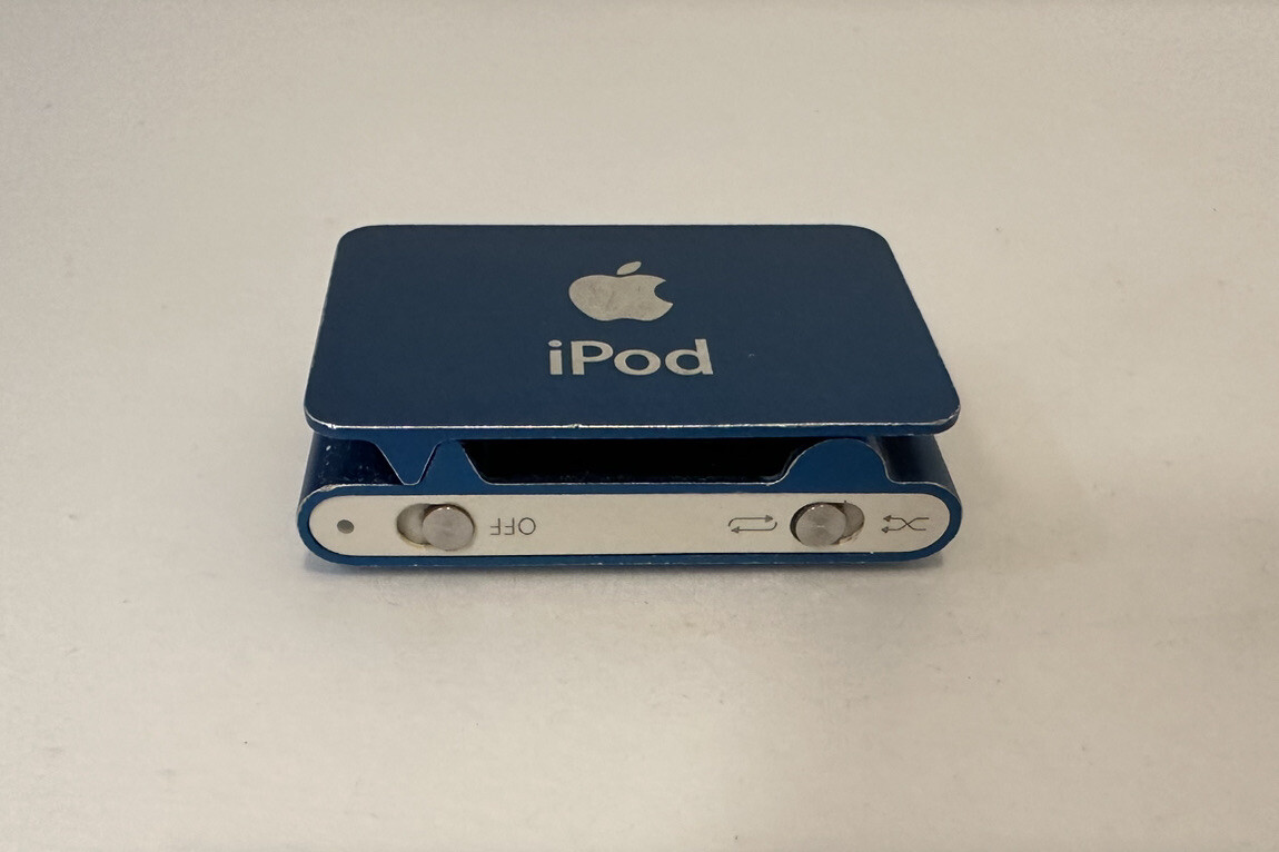 Apple iPod shuffle 2nd Generation Blue (1 GB) Works Great