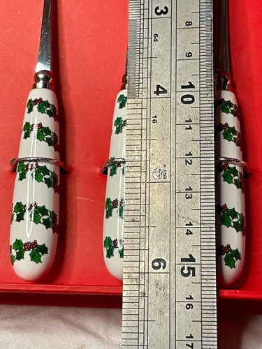 Martin Gulliver Christmas Spoons Set x6 – Holly Design – Boxed Festive Cutlery - Picture 2 of 7