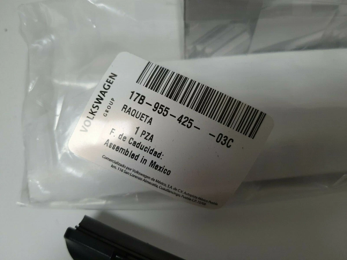 17B955425-03C 17B955426-03C SET OF NEW GENUINE VW WIPER BLADES 