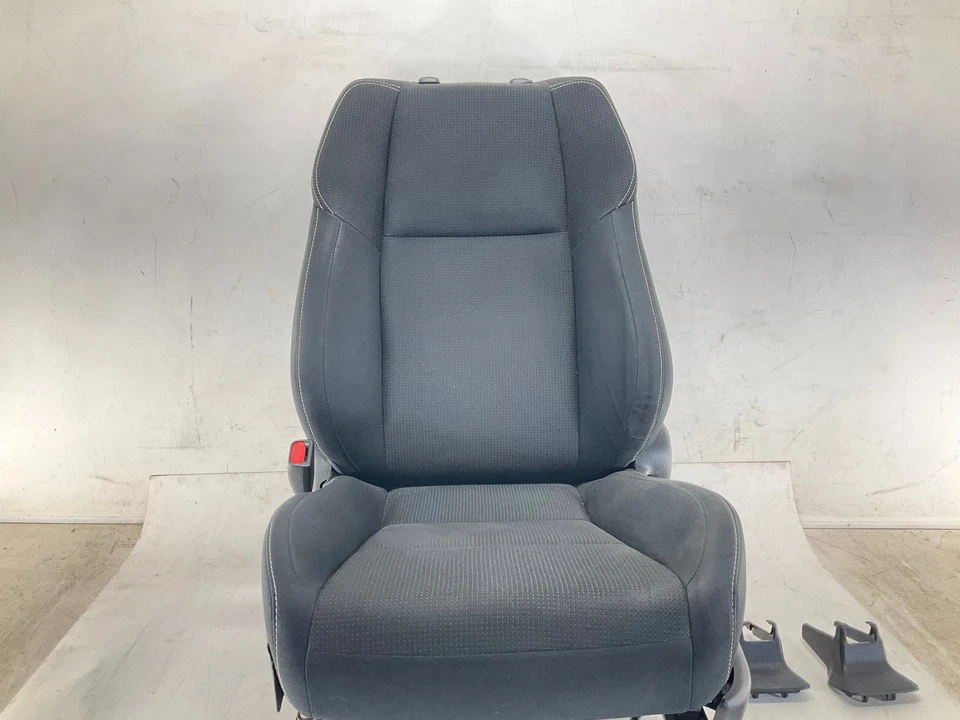 Asiento delantero izquierdo del lado del conductor Toyota Rav4 13-18 2,5 L OEM Foto 4 de 4