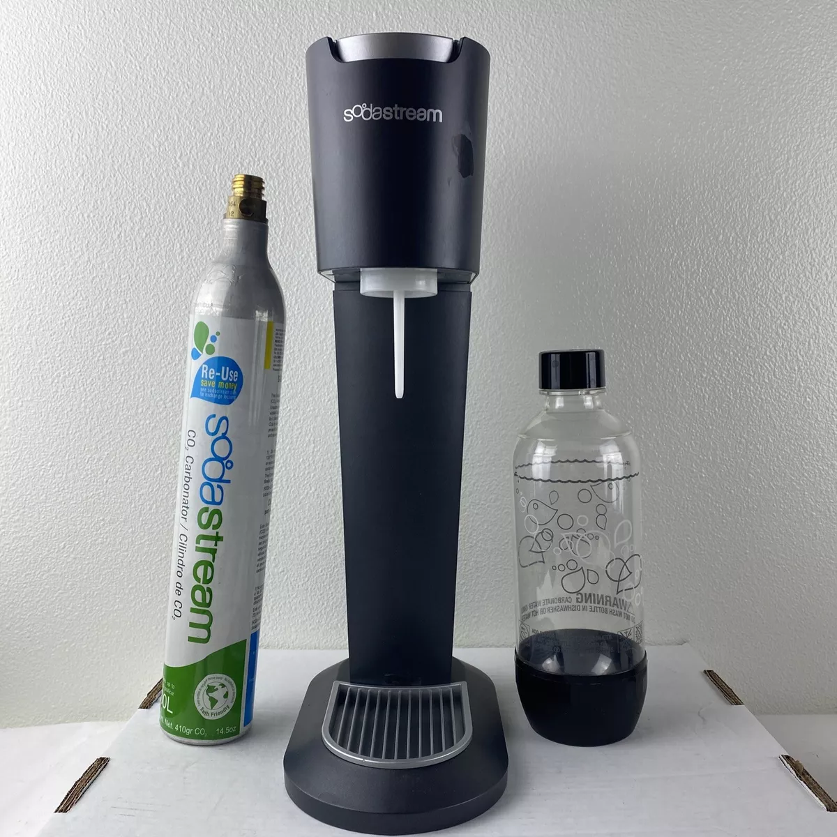 Sodastream G100 Genesis Carbonated Soda Maker W/ Empty CO2 Cartridge And  Bottle