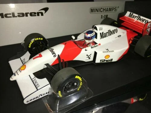 Ungeöffnete 1:18 Formel 1-Modelle von McLaren