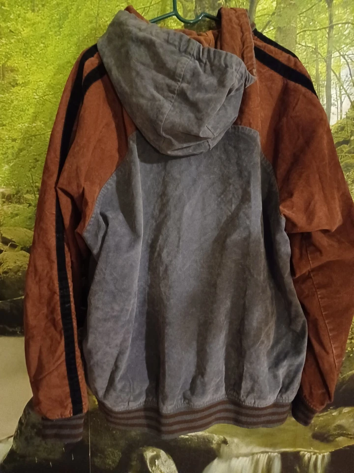 De colección Lacoste terciopelo/gamuza sintética para mujer negro/gris/marrón talla 4XL USADO EN EXCELENTE ESTADO 42 con capucha Foto 2 de 4