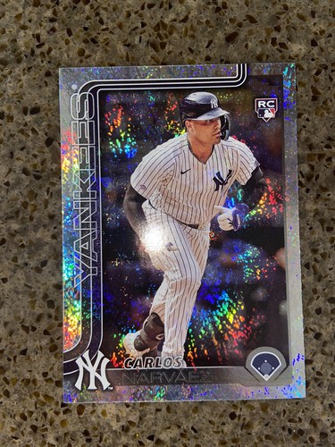 2025 Carlos Navarez RC Topps Series 1 - Silver Cracked Foilboard #115 Yankees - Picture 2 of 3