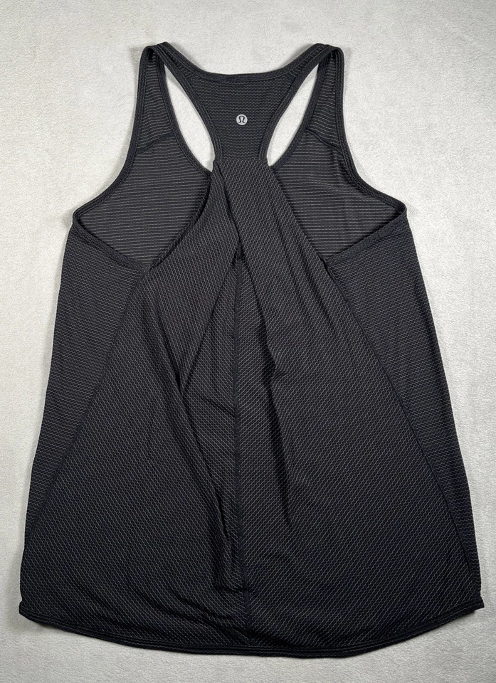 Camiseta sin mangas Lululemon Essential plisada para mujer 6 costuras negras/doradas elásticas-usada en excelente estado Foto 3 de 4
