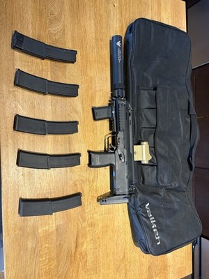 Elite Force  VFC MP7 Navy Airsoft GBB w/ Optic, Multiple Mags & Carrying Case