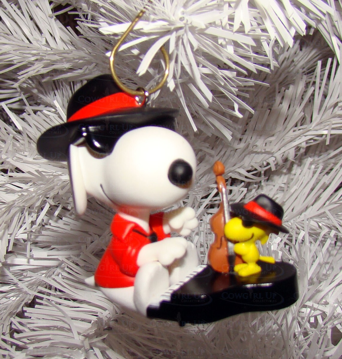 Hallmark Spotlight on Snoopy, JAZZY SNAZZY FRIENDS Ornament