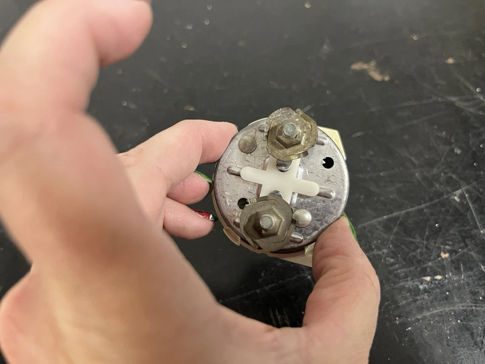 Датчик топлива приборной панели 83-86 Ford Bronco II Ranger 1983-1986 от оригинального производителя - Изображение 3 из 3