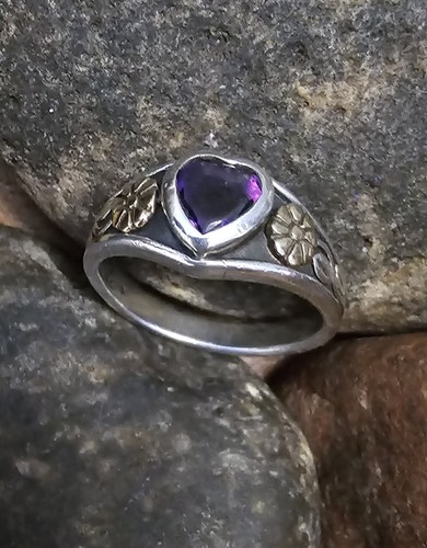 Retired James Avery Purple Amethyst Heart Ring 14kt Gold and .925 READ Sz 8 - Picture 2 of 9