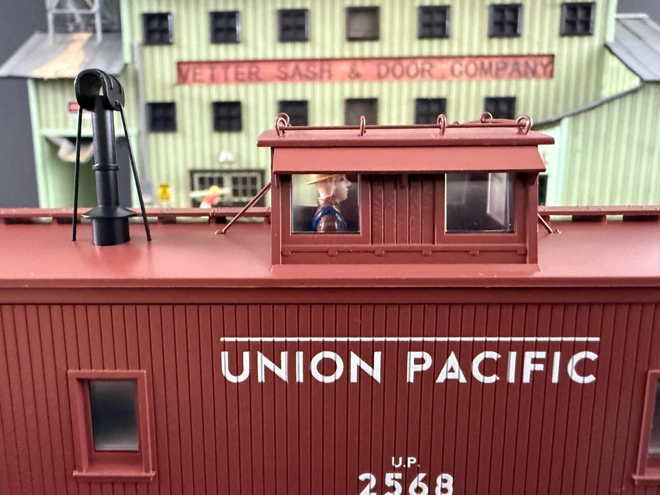 Lionel Union Pacific CrewSounds CA-1 Caboose #2568--NEW-Lionel 2322049 - Image 4 of 4