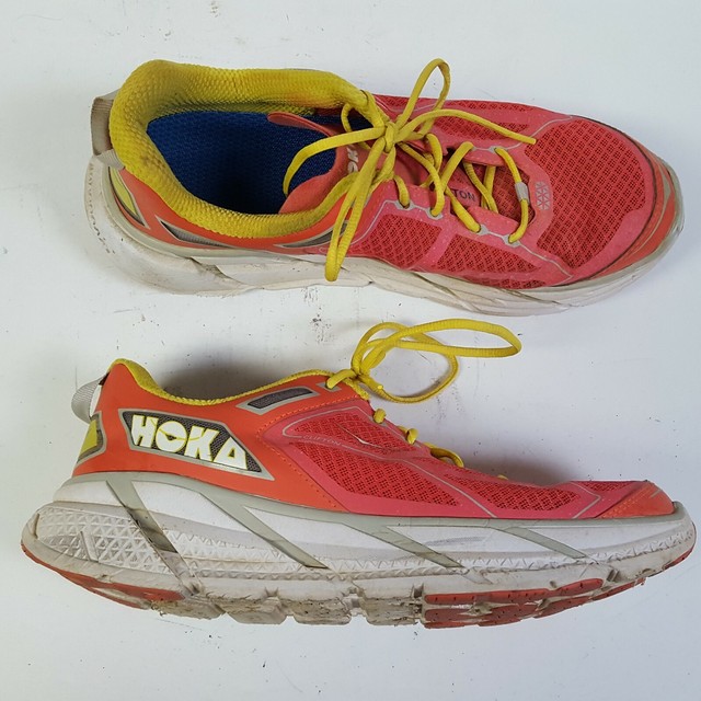 hoka one one w