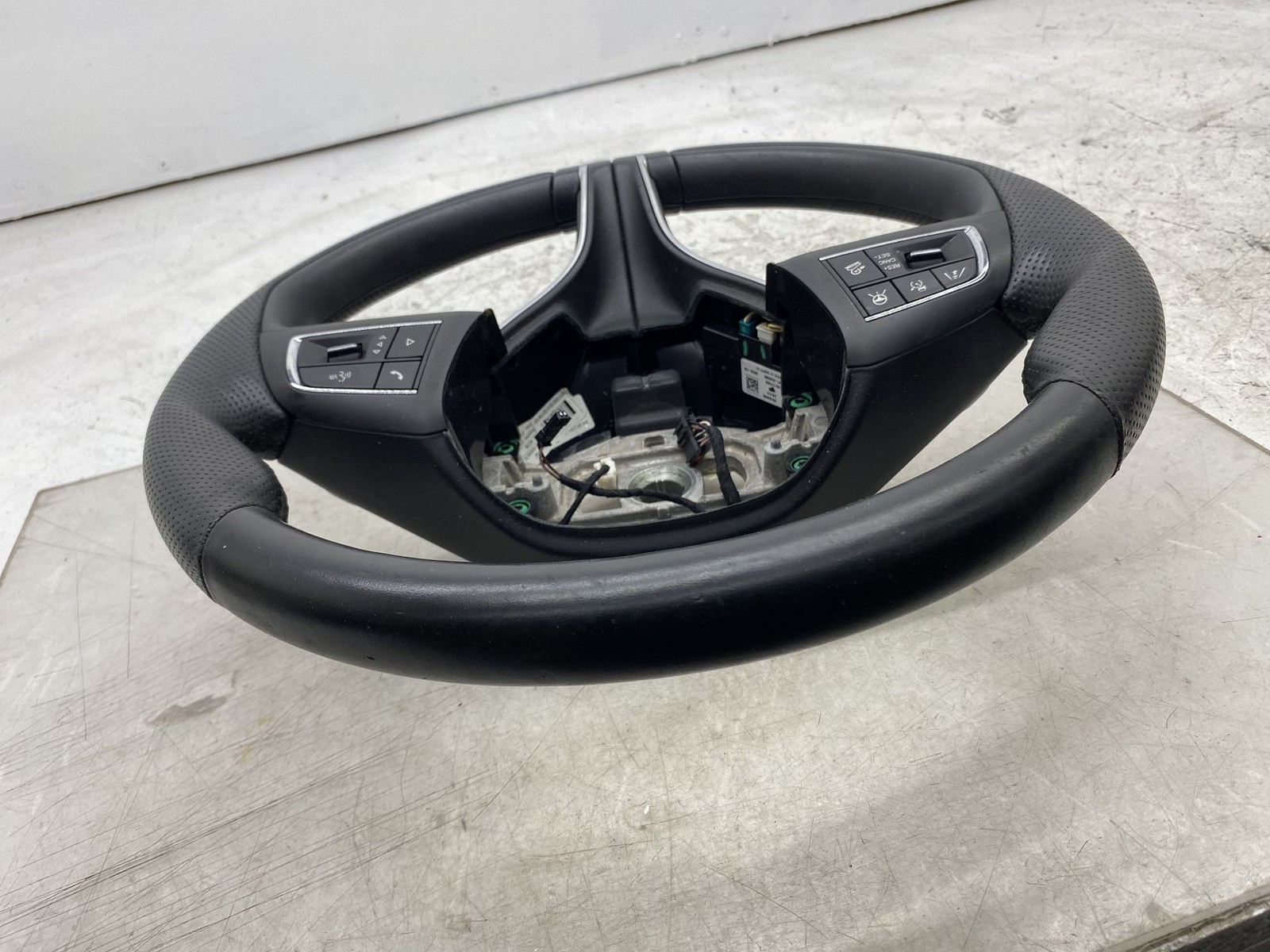 2021-2024 MASERATI LEVANTE OEM FRONT LEFT STEERING WHEEL LEATHER W/ SWITCHES