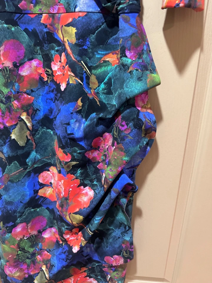 Novo Vestido Lápis Floral Brilhante Chiara Boni La Petite Robe Tamanho 42 (6 EUA) - Imagem 4 de 4