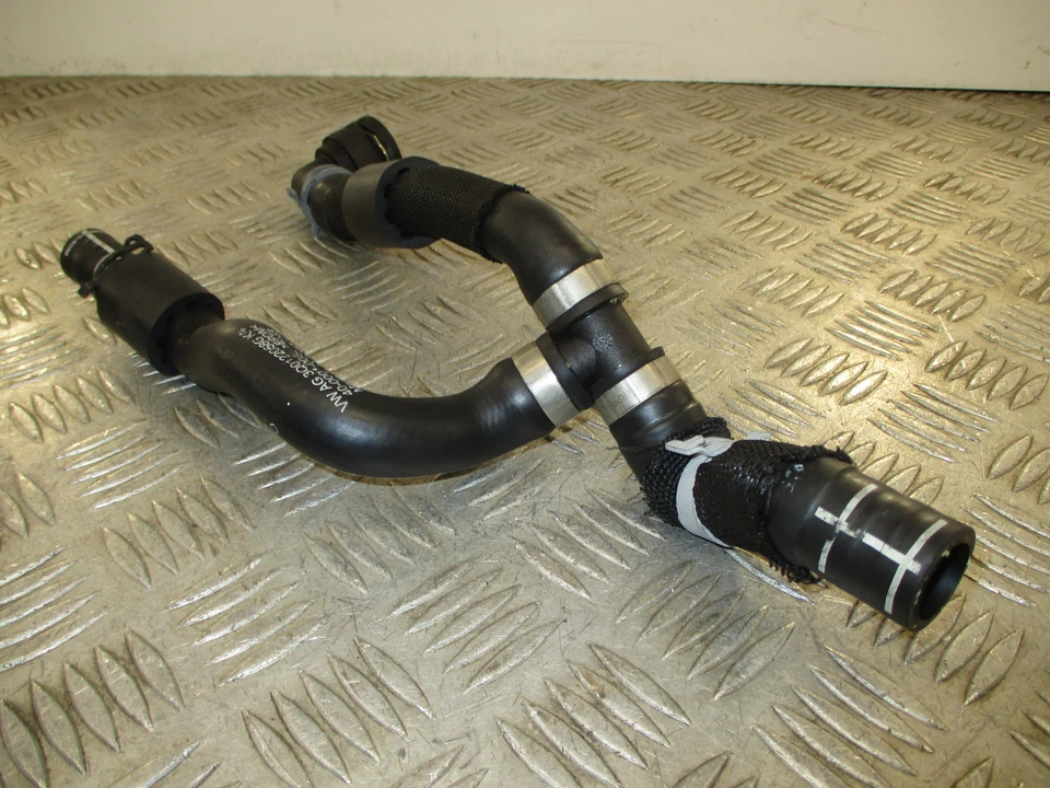 Volkswagen Caddy 2.0 TDi DTR 2023. Tubo/manguera de refrigerante de agua 3Q0122058G 4K Foto 2 de 4