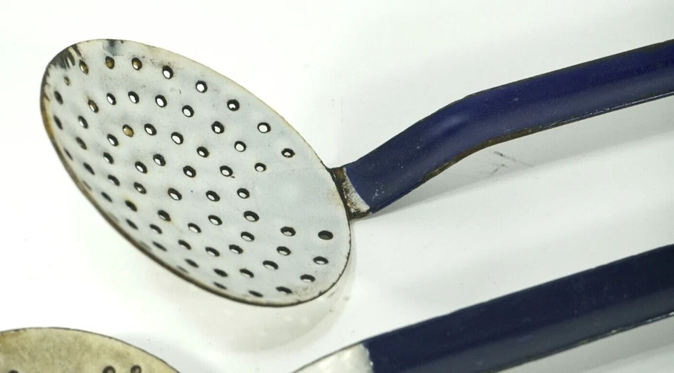 = Ea. Dos cucharones de colar de granito de 1900, esmalte azul y blanco Foto 3 de 4