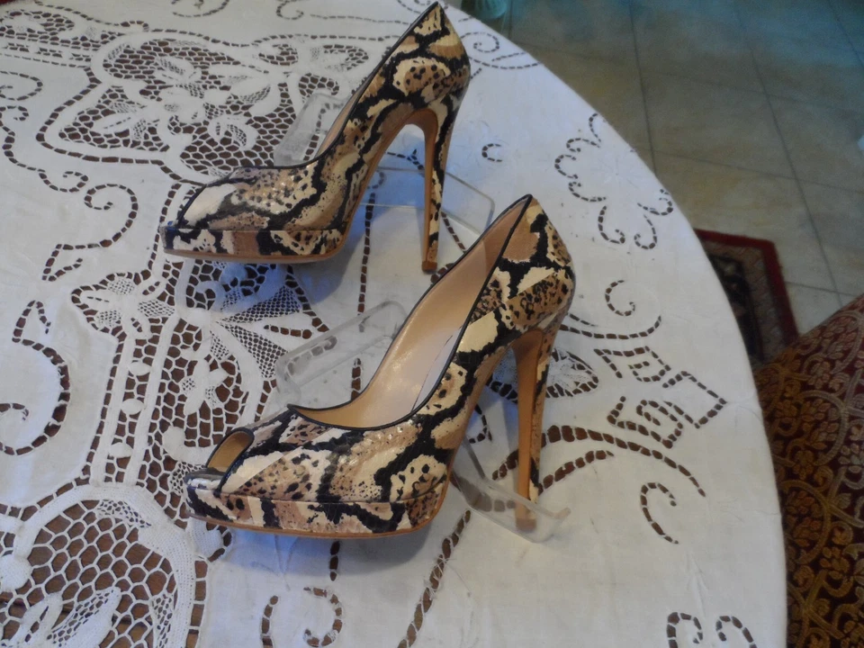 Zapatos de salón Oscar de la Renta marrón/beige con plataforma de cuero con estampado de pitón talla 38,5 M Foto 4 de 4