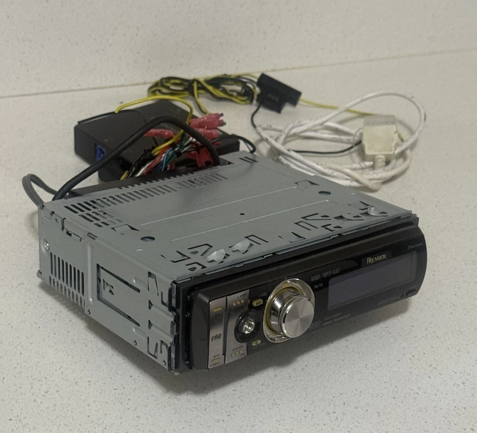 RARO PIONEER DEH-P6800MP Reproductor de CD con cables y adaptador Bluetooth PIONEER iPod Foto 2 de 4