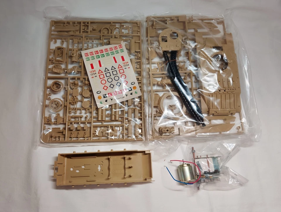 TAMIYA 1/35 MATILDA ANNO 1973 COMPLETO DI MOTORE ELETTRICO - Immagine 3 di 4