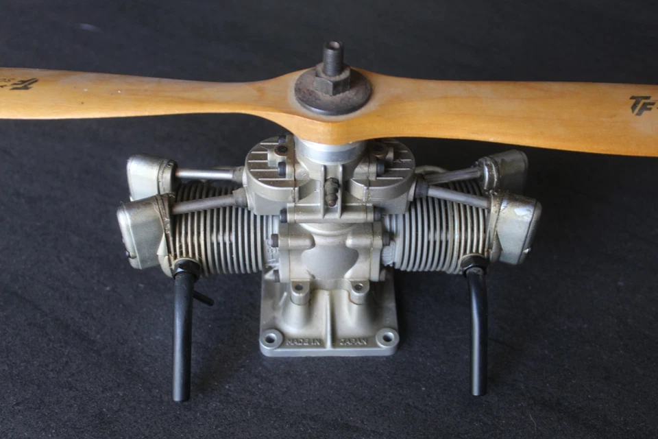 (136) Moteur avion RC SAITO FA-80T Flat twin 4 temps Model engine Aircraft - Photo 3/4