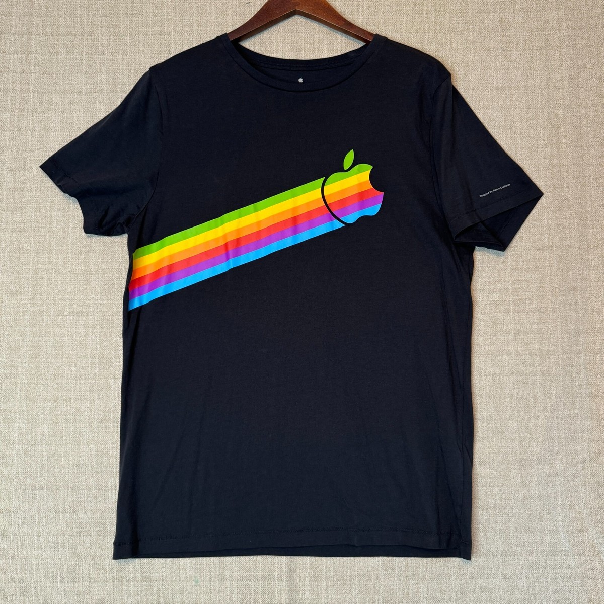 まっくろあっぷる　 Apple Rainbow Stripe T-Shirt Black Sz Medium Cotton Official