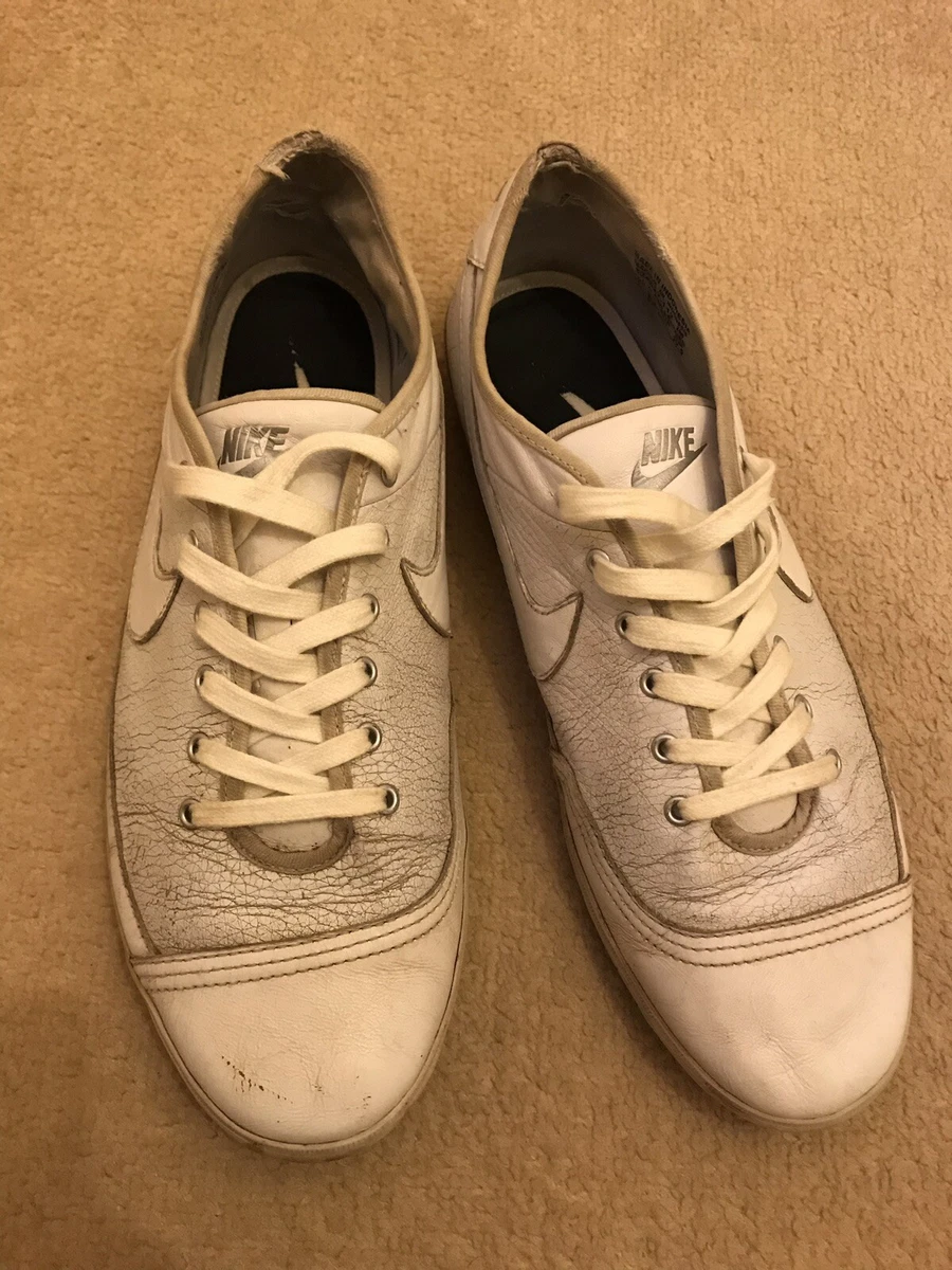 Nike hotsell flashing trainers