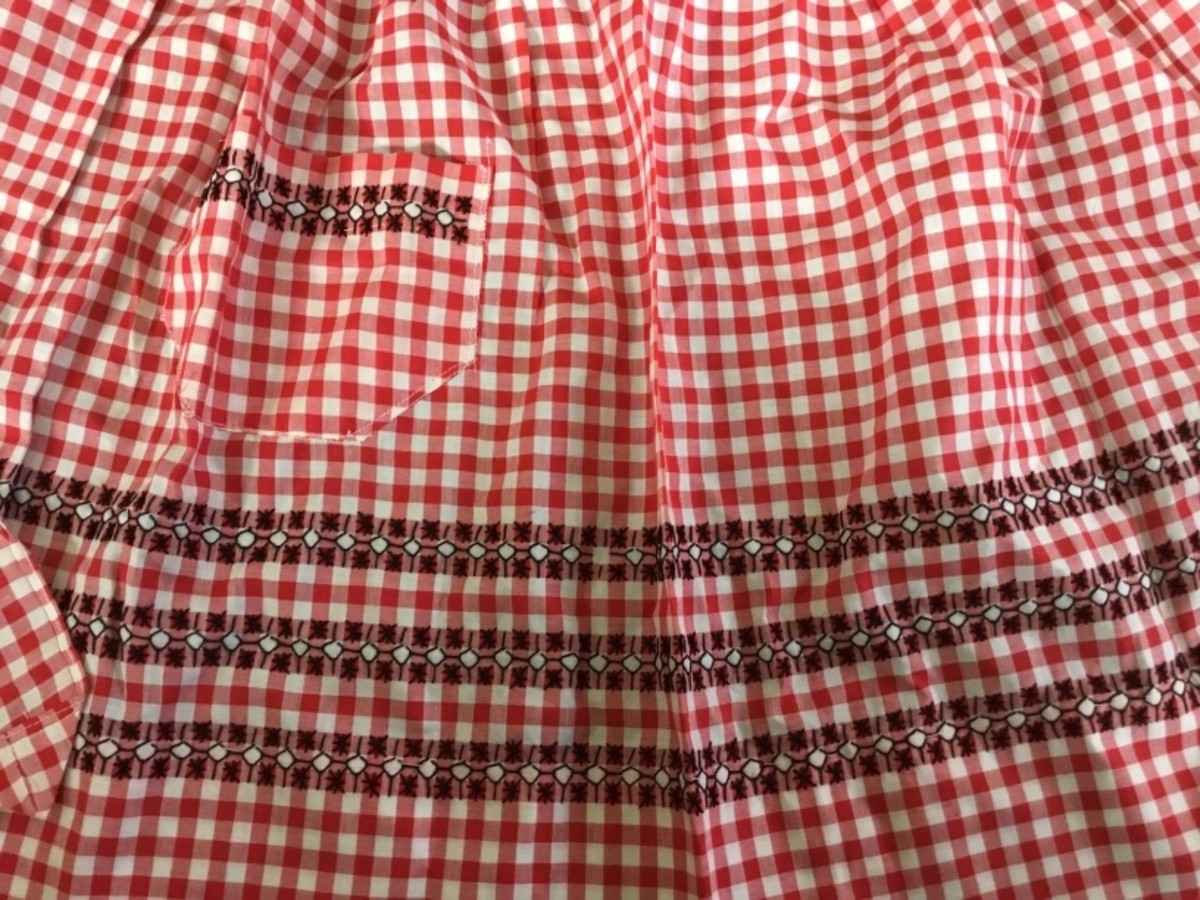 Vintage Red & White Check with black embroidery Apron (J60) | eBay