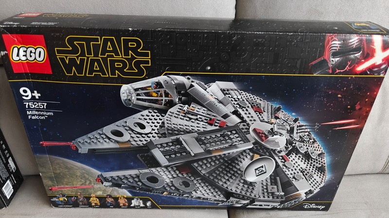 LEGO Star Wars: Millennium Falcon (75257) Brand New Sealed-Retired BOX DAMAGE