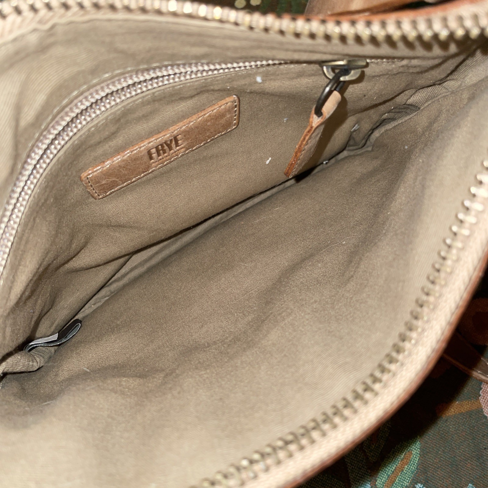 FRYE light brown leather adjustable CEOSSBODY BAG - image 4