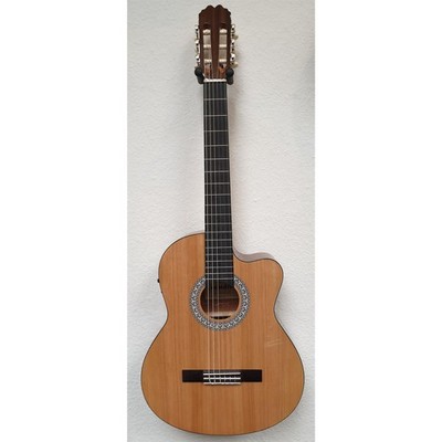 Admira Alba E-Cutaway Konzertgitarre mit Tonabnehmersystem