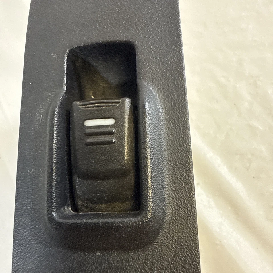 2006–2010 Hummer H3 H3T Rear Passenger side RH Power Window Switch OEM 661-4V62 - Image 4 of 4