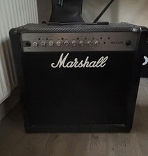 E-Gitarre mit Verstärker und Zubehör
