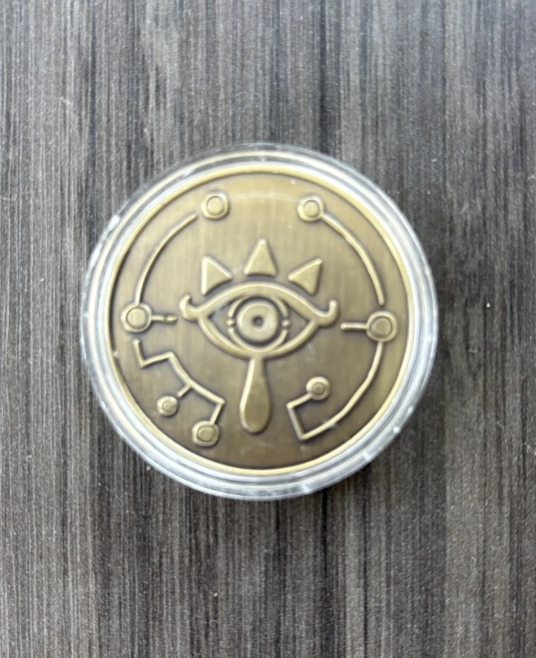 Moneda Nintendo Legend of Zelda Breath of the Wild Sheikah Eye Collectors Foto 3 de 3