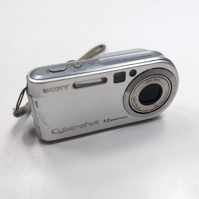 Sony CyberShot DSC-P200 Digital Camera 7.2 MegaPixels UNTESTED w