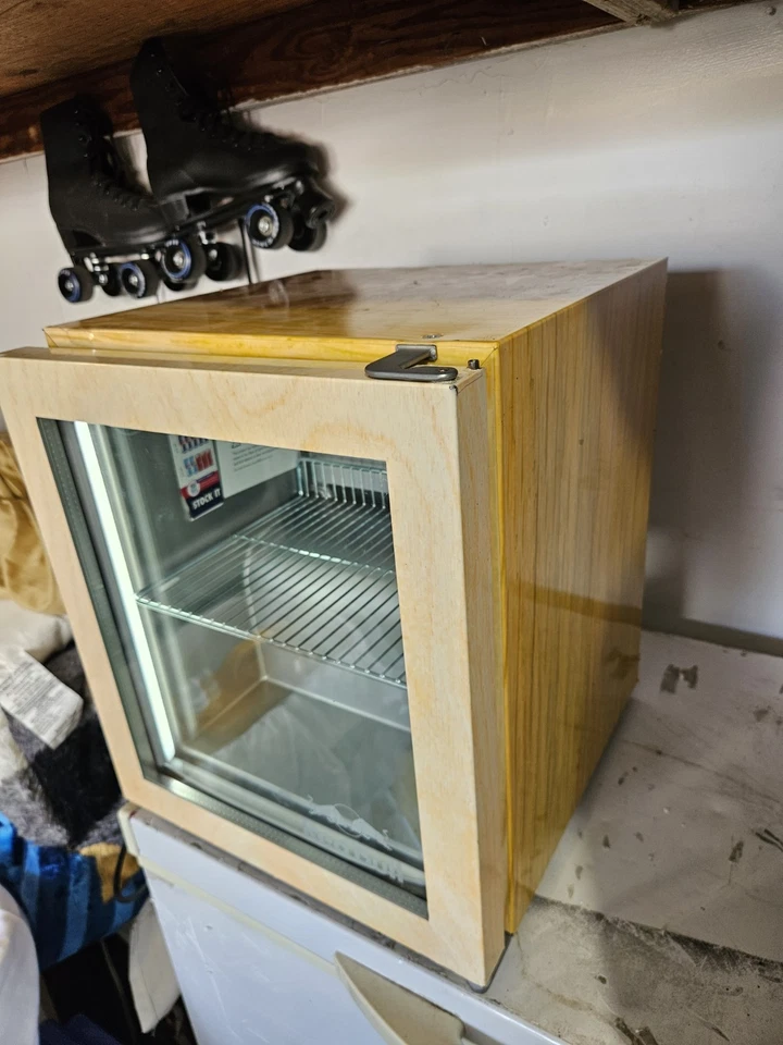 Red Bull Mini Fridge Eco Baby Cooler LED - Image 4 of 4