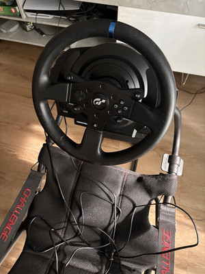 Gaming Stuhl mit T300 RS GT Lenkrad