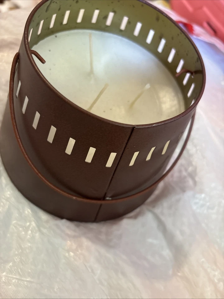 Cutter Citro Guard Candle 3 Wick New 20 Ounce Made w/ Real Citronella Oil Handle - Image 3 of 4