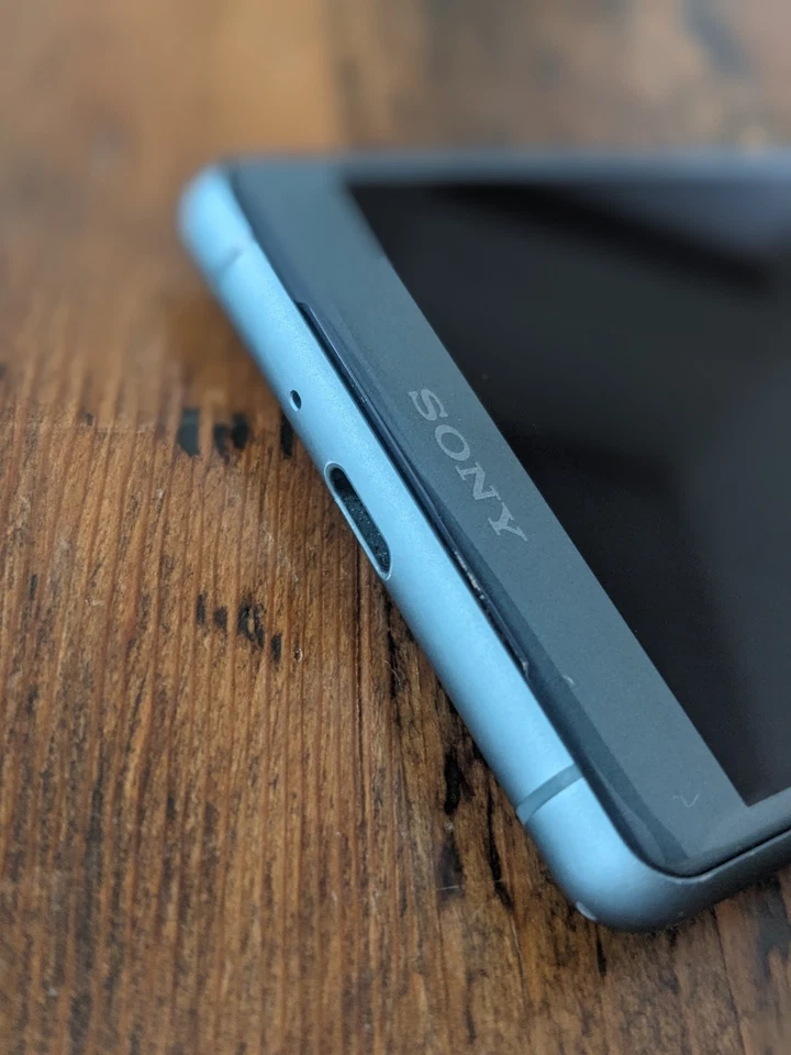 Unlocked Sony Xperia XZ2 Docomo Japan SO-05K Compact 64GB LTE Smart Phone 5 Inch - Image 3 of 4